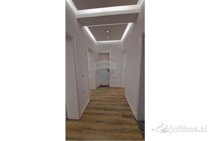Ambiente Commerciale in Affitto 3+1 a Tirana - 550 Euro