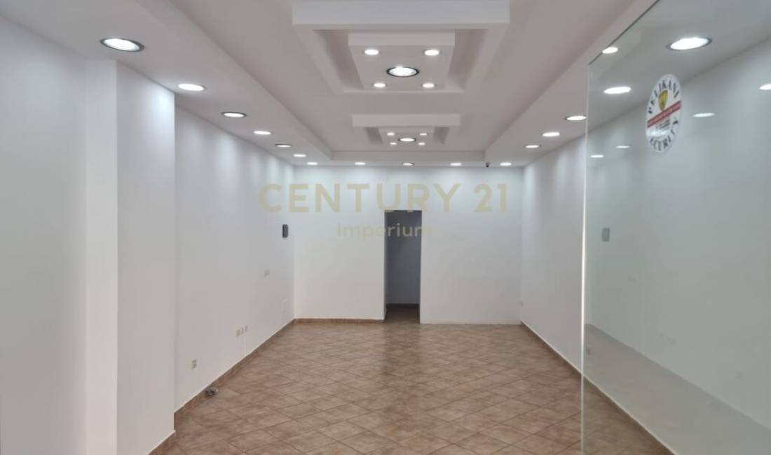 Shesim dyqan, prane Rruges se Kavajes!