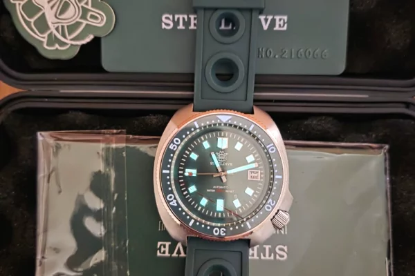 Veshje dhe Aksesor per te Rritur ne Durres - 99 Leke