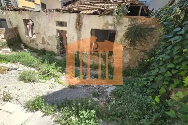 Truall ose Toke ne Durres - 18,500,000 Leke