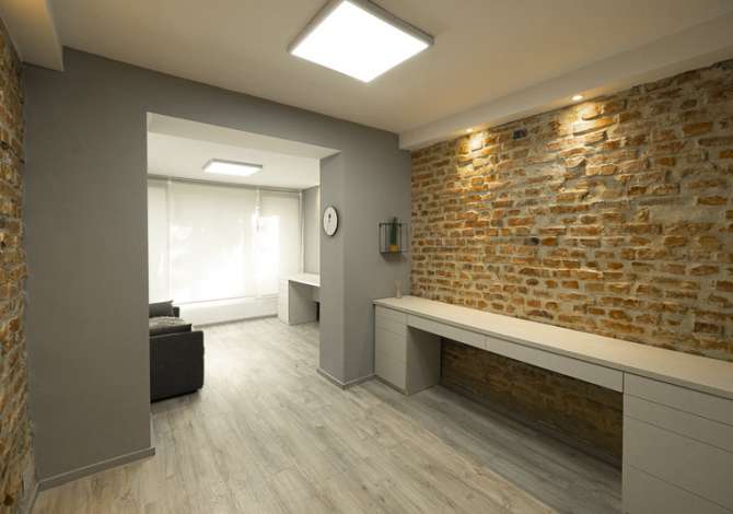 Ambient biznesi me qera 3+1 ne Tirane - 45,000 Leke