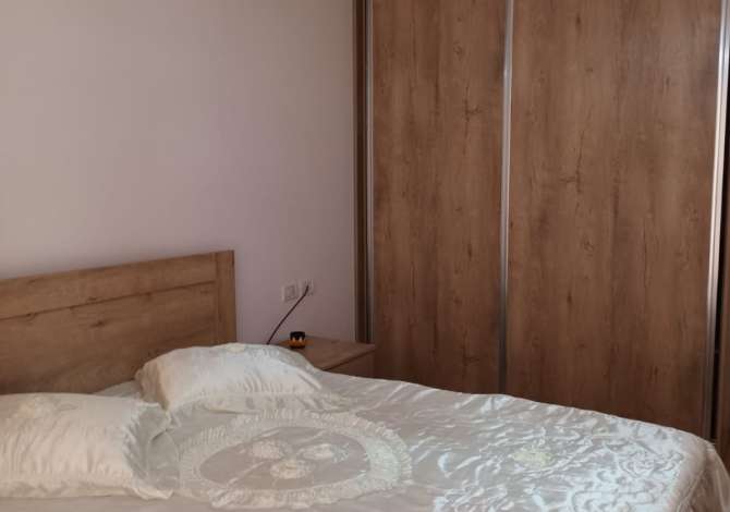 Shtepi me qera Apartament ne Tirane, 1+1, Mobilimi E mobiluar, Pagesa 40,000  Leke.