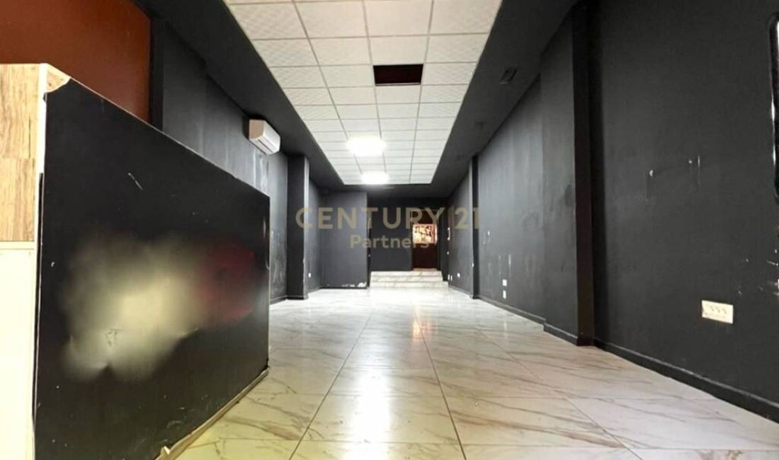 Japim me qera ambient komercial tek 21 Dhjetori