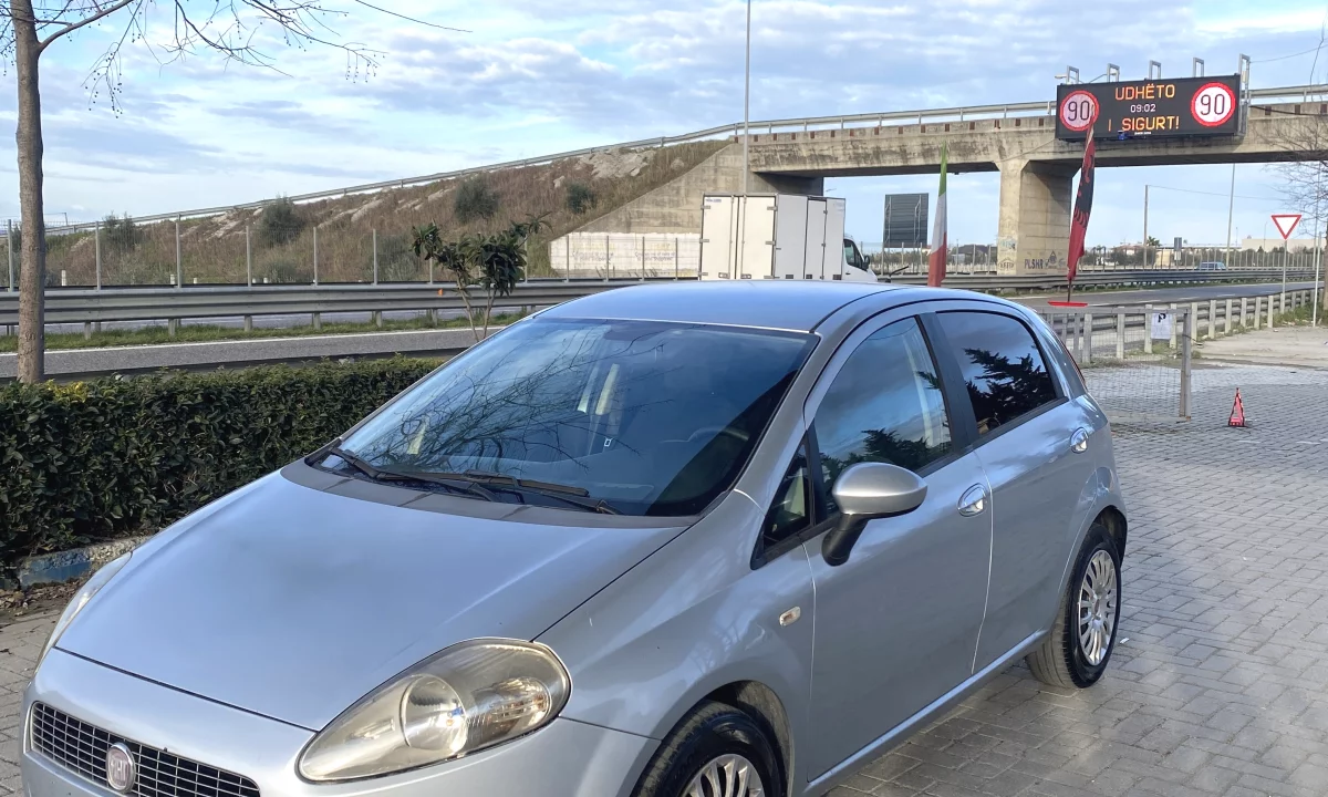 Makina ne shitje ne Kavaje, Fiat, 2009 Diesel,Kambio Manual Pagesa 2,700  Euro.