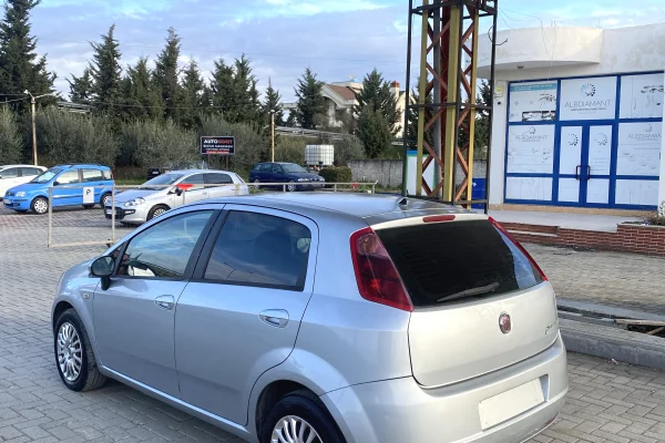 Makina ne shitje ne Kavaje, Fiat, 2009 Diesel,Kambio Manual Pagesa 2,700  Euro.