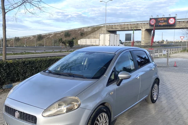 Makina ne shitje ne Kavaje - 2,700 Euro