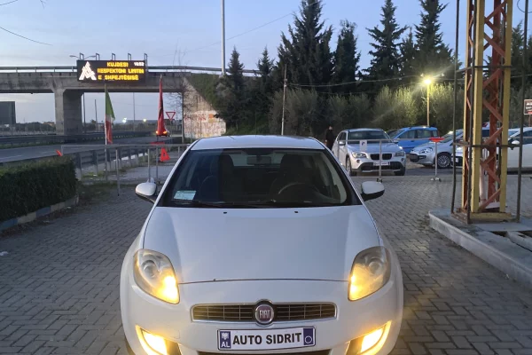 Makina ne shitje ne Kavaje, Fiat, 2009 gasoline-gas,Kambio Manual Pagesa 3,300  Euro.