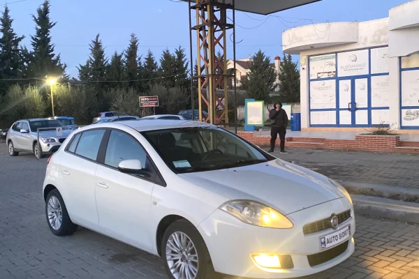 Makina ne shitje ne Kavaje - 3,300 Euro