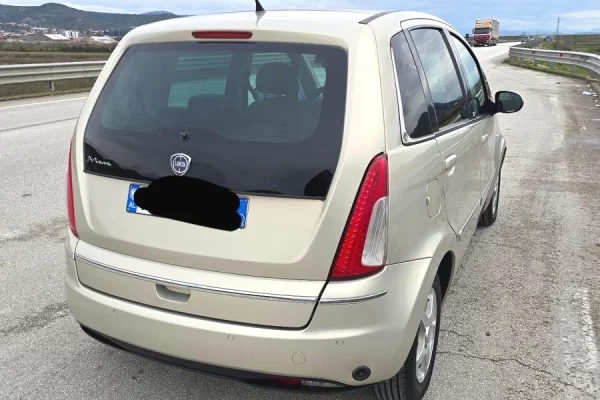 Makina ne shitje ne Kavaje, Lancia, 2010 gasoline-gas,Kambio Steptronic-Tiptronic Pagesa 3,000  Euro.
