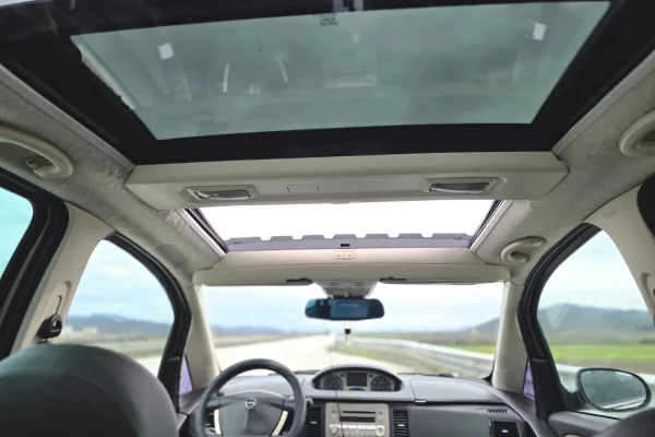 Makina ne shitje ne Kavaje, Lancia, 2010 gasoline-gas,Kambio Steptronic-Tiptronic Pagesa 3,000  Euro.