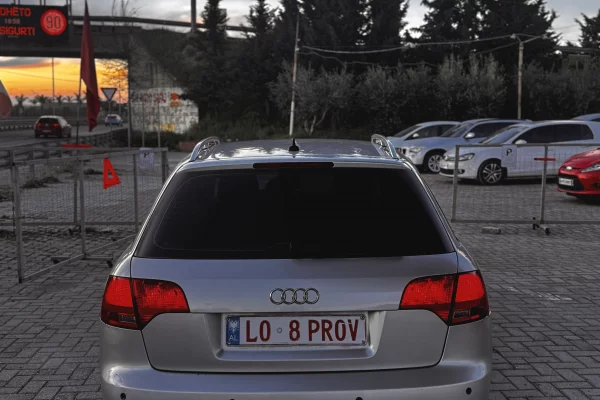 Makina ne shitje ne Kavaje, Audi, 2006 Diesel,Kambio Automatik Pagesa 3,200  Euro.