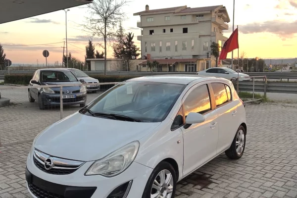 Auto in Vendita a Kavaja - 3,200 Euro