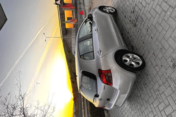 Auto in Vendita a Kavaja, Toyota, 2008 Diesel,Kambio Manual Pagamento 3,500  Euro.