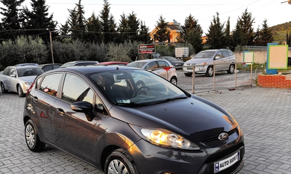 Makina ne shitje ne Kavaje, Ford, 2011 Diesel,Kambio Manual Pagesa 3,500  Euro.