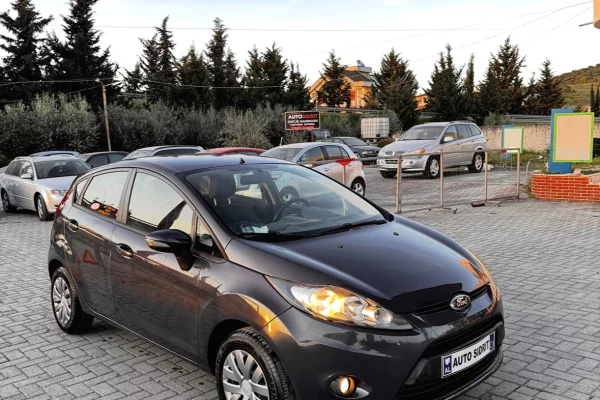 Makina ne shitje ne Kavaje - 3,500 Euro