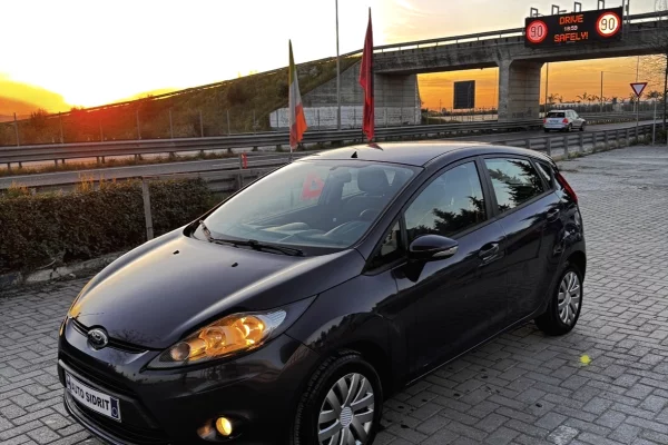 Makina ne shitje ne Kavaje - 3,500 Euro