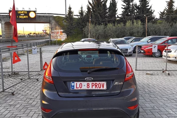 Makina ne shitje ne Kavaje - 3,500 Euro