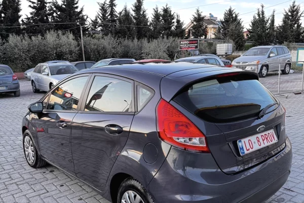Makina ne shitje ne Kavaje, Ford, 2011 Diesel,Kambio Manual Pagesa 3,500  Euro.