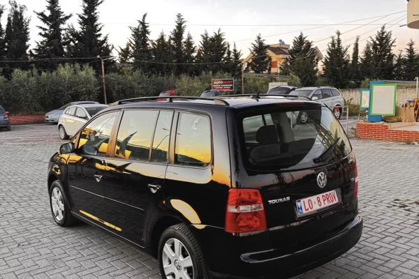 Makina ne shitje ne Kavaje, Volkswagen, 2007 Diesel,Kambio Manual Pagesa 3,200  Euro.