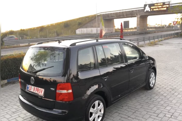 Makina ne shitje ne Kavaje, Volkswagen, 2007 Diesel,Kambio Manual Pagesa 3,200  Euro.