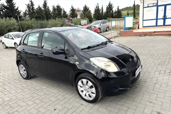 Auto in Vendita a Kavaja, Toyota, 2006 Diesel,Kambio Manual Pagamento 3,400  Euro.