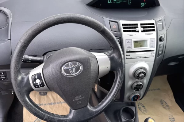 Auto in Vendita a Kavaja, Toyota, 2006 Diesel,Kambio Manual Pagamento 3,400  Euro.
