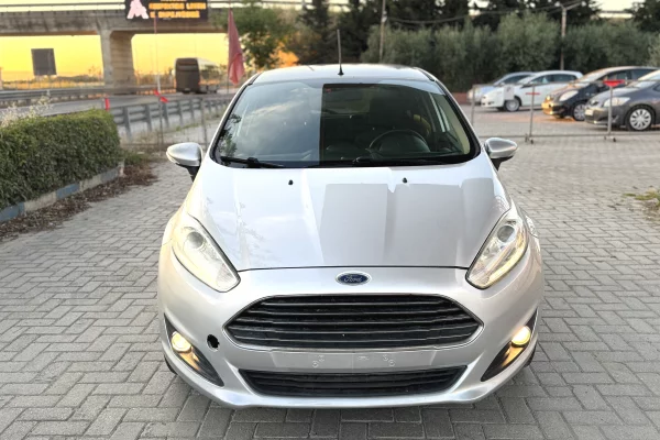 Makina ne shitje ne Kavaje, Ford, 2013 Diesel,Kambio Manual Pagesa 4,400  Euro.