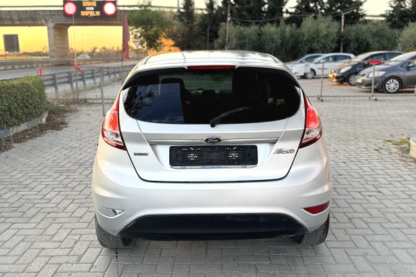 Makina ne shitje ne Kavaje, Ford, 2013 Diesel,Kambio Manual Pagesa 4,400  Euro.