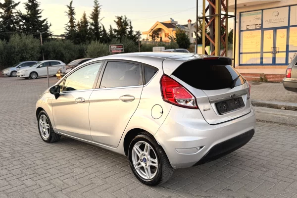 Makina ne shitje ne Kavaje, Ford, 2013 Diesel,Kambio Manual Pagesa 4,400  Euro.