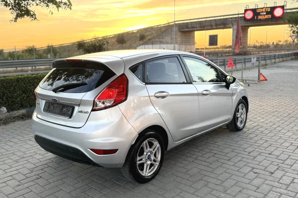 Makina ne shitje ne Kavaje, Ford, 2013 Diesel,Kambio Manual Pagesa 4,400  Euro.