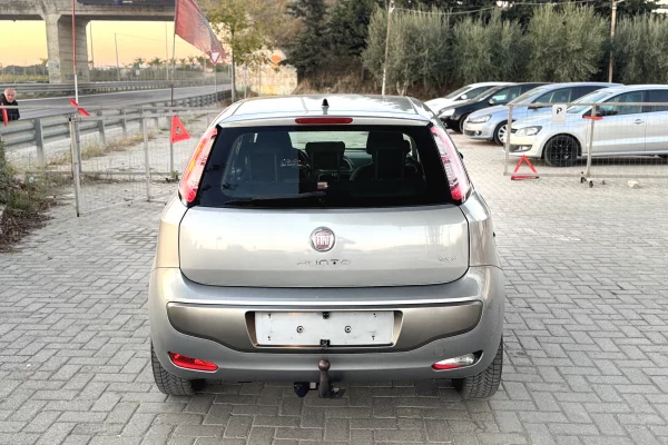 Cars for sale in Kavaja, Fiat, 2011 Diesel,Kambio Manual Payment 3,300  Euro.
