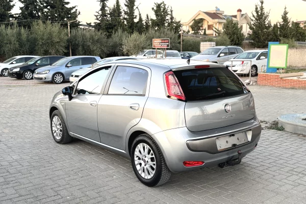 Cars for sale in Kavaja, Fiat, 2011 Diesel,Kambio Manual Payment 3,300  Euro.