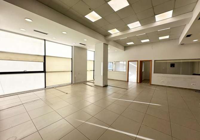 Ambient Biznesi per Qira tek Kristal Center/ Komuna e Parisit.