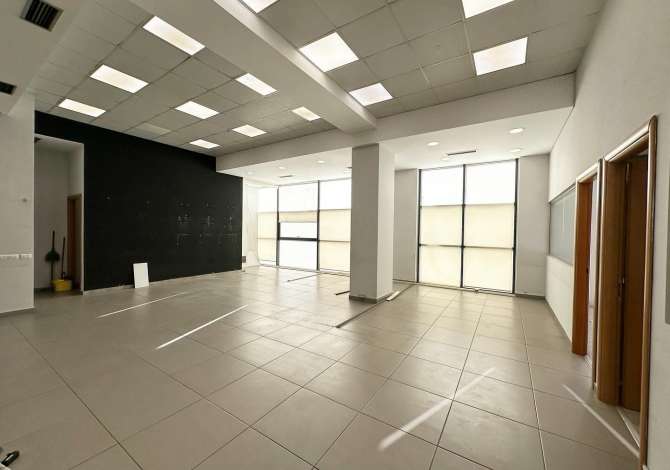 Ambient Biznesi per Qira tek Kristal Center/ Komuna e Parisit.