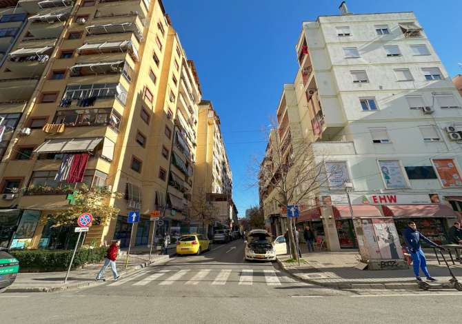 AmbientZyrash per qira prane EHW tek Komuna e Parisit.