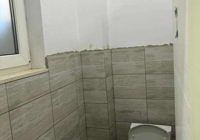 Ambient Biznesi per qira pran Ures se Selites. 