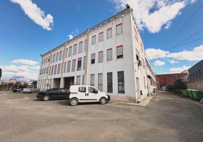 Ambiente Commerciale in Affitto 4+1 a Tirana - 1,900 Euro