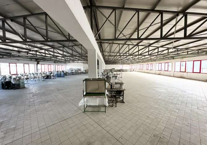 Ambiente Commerciale in Affitto 4+1 a Tirana - 1,900 Euro