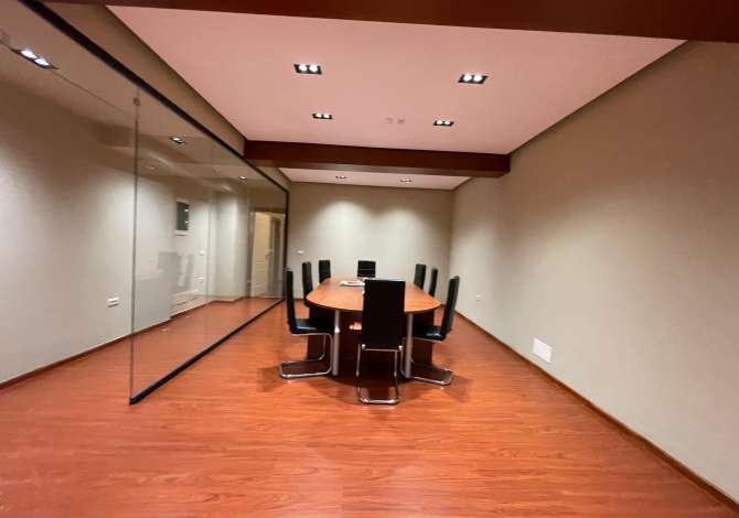 Ambient zyrash per qira tek Liqeni i Thate Rruga Peti