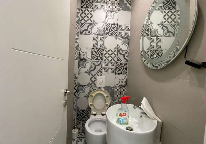 Ambient Biznesi per shitje tek Komuna e Parisit