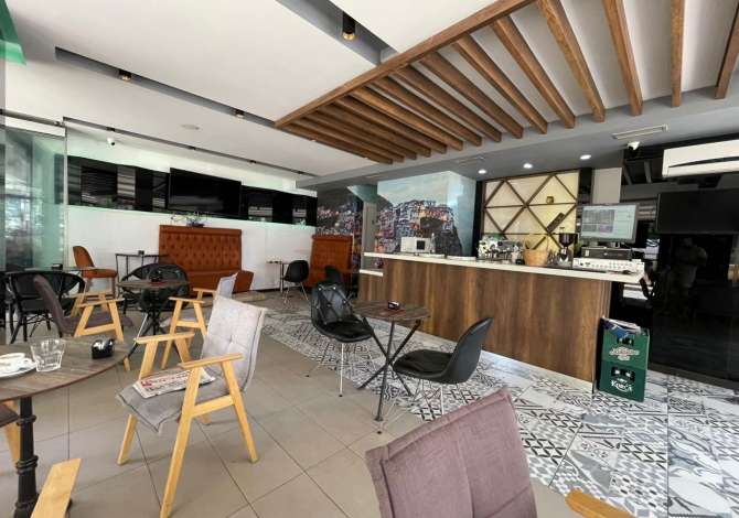 Ambient Biznesi per shitje tek Komuna e Parisit