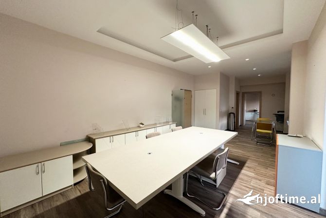 Business Property for Rent 3+1 in Tirana - 600 Euro