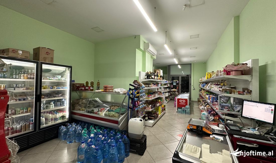 Ambjent biznesi per shitje tek Kompleksi Tower Bridge 3 ne Oxhak.