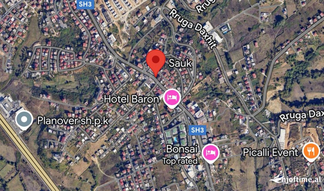 Toke per shitje ne zonen e Saukut.