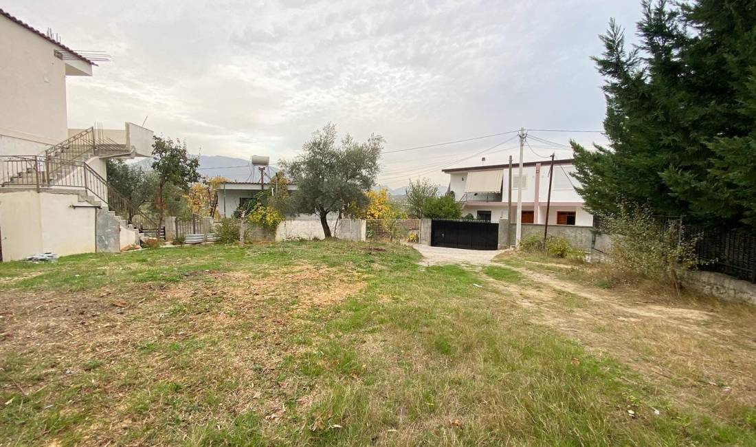 Toke per shitje ne Sauk.