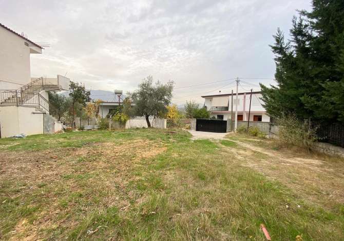 Toke per shitje ne Sauk.