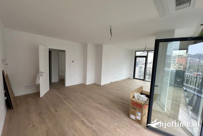 Ambient Zyre 3+1 me qira tek Lake View.