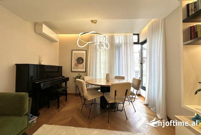 Shtepi ne shitje Apartament ne Tirane, 2+1, Mobilimi E mobiluar, Pagesa 395,000  Euro.