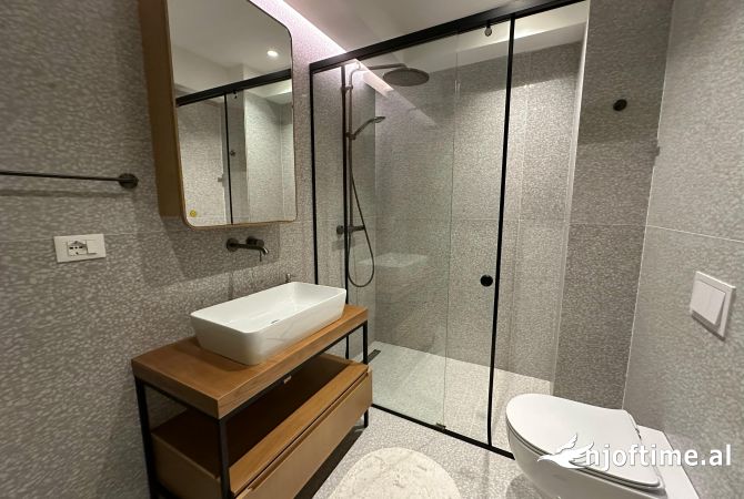 Shtepi ne shitje Apartament ne Tirane, 2+1, Mobilimi E mobiluar, Pagesa 395,000  Euro.