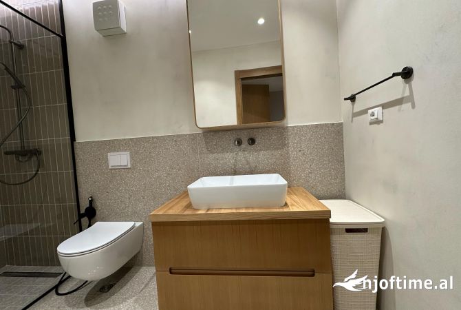 Shtepi ne shitje Apartament ne Tirane, 2+1, Mobilimi E mobiluar, Pagesa 395,000  Euro.